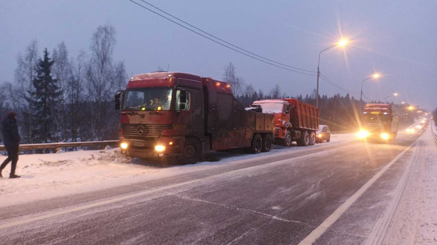 <span style="font-weight: bold;">Грузовой эвакуатор Мерседес Актрос </span><br>